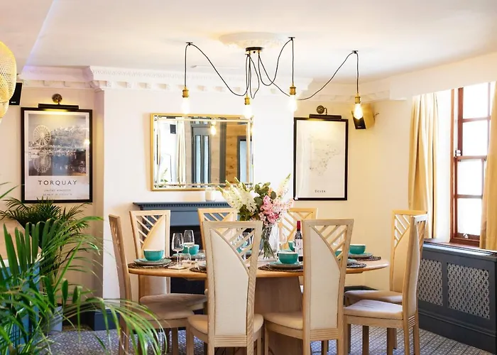 Cosy Open Plan Harbourside Inn With Superking Beds, Wood Burning Stove And Bar