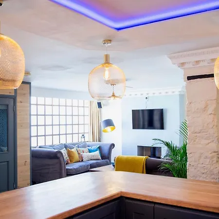 Cosy Open Plan Harbourside Inn With Superking Beds, Wood Burning Stove And Bar Torquay Exterior photo