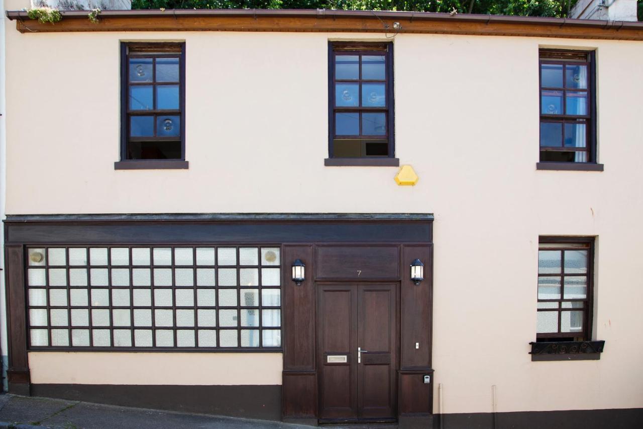 Ferienhaus Cosy Open Plan Harbourside With Superking Beds, Wood Burning Stove And Bar Torquay