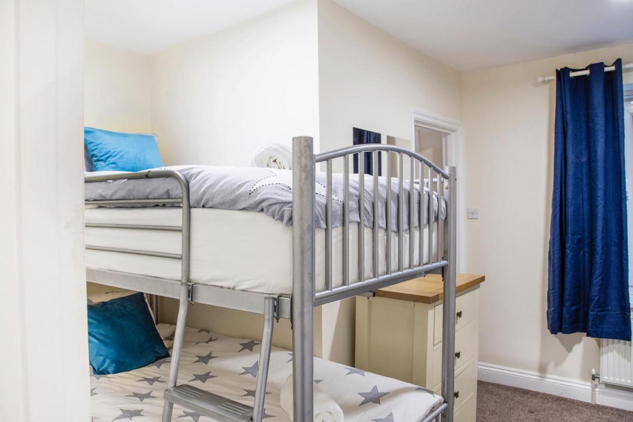 Cosy Open Plan Harbourside With Superking Beds, Wood Burning Stove And Bar Ferienhaus