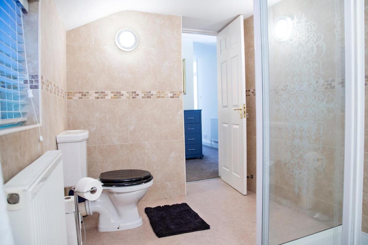 Ferienhaus Cosy Open Plan Harbourside With Superking Beds, Wood Burning Stove And Bar Torquay